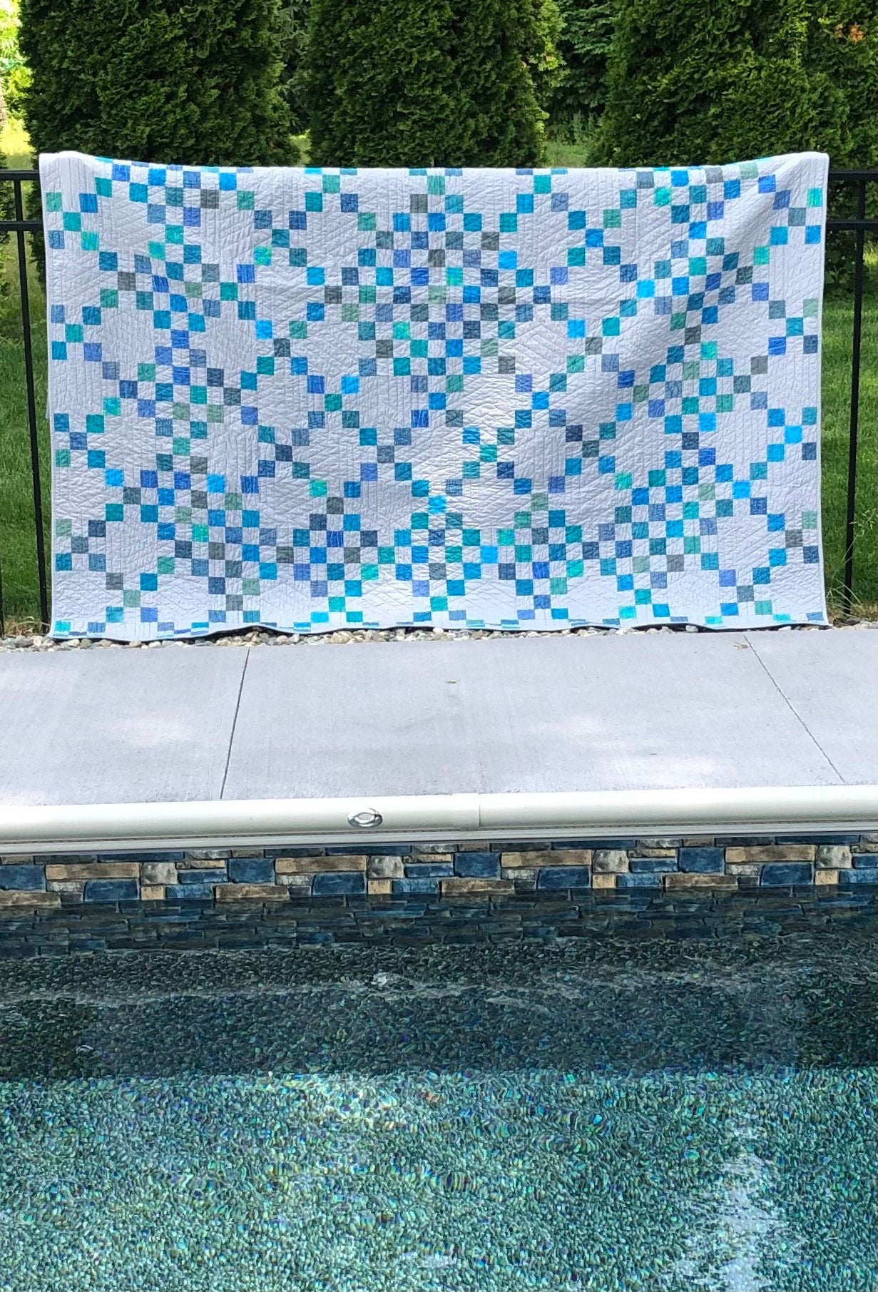Chained 9-Patch Quilt Pattern - 82.5" x 82.5"